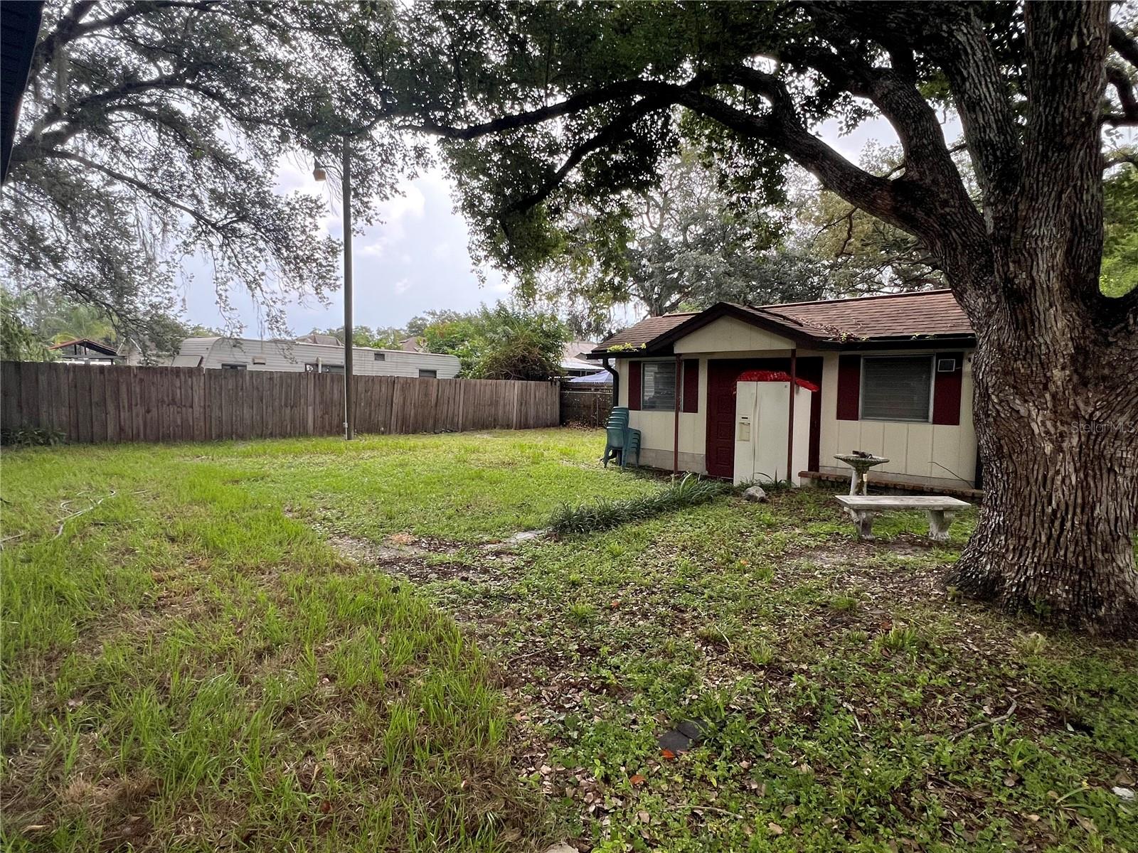 8915 N WILLOW AVE — photo 43