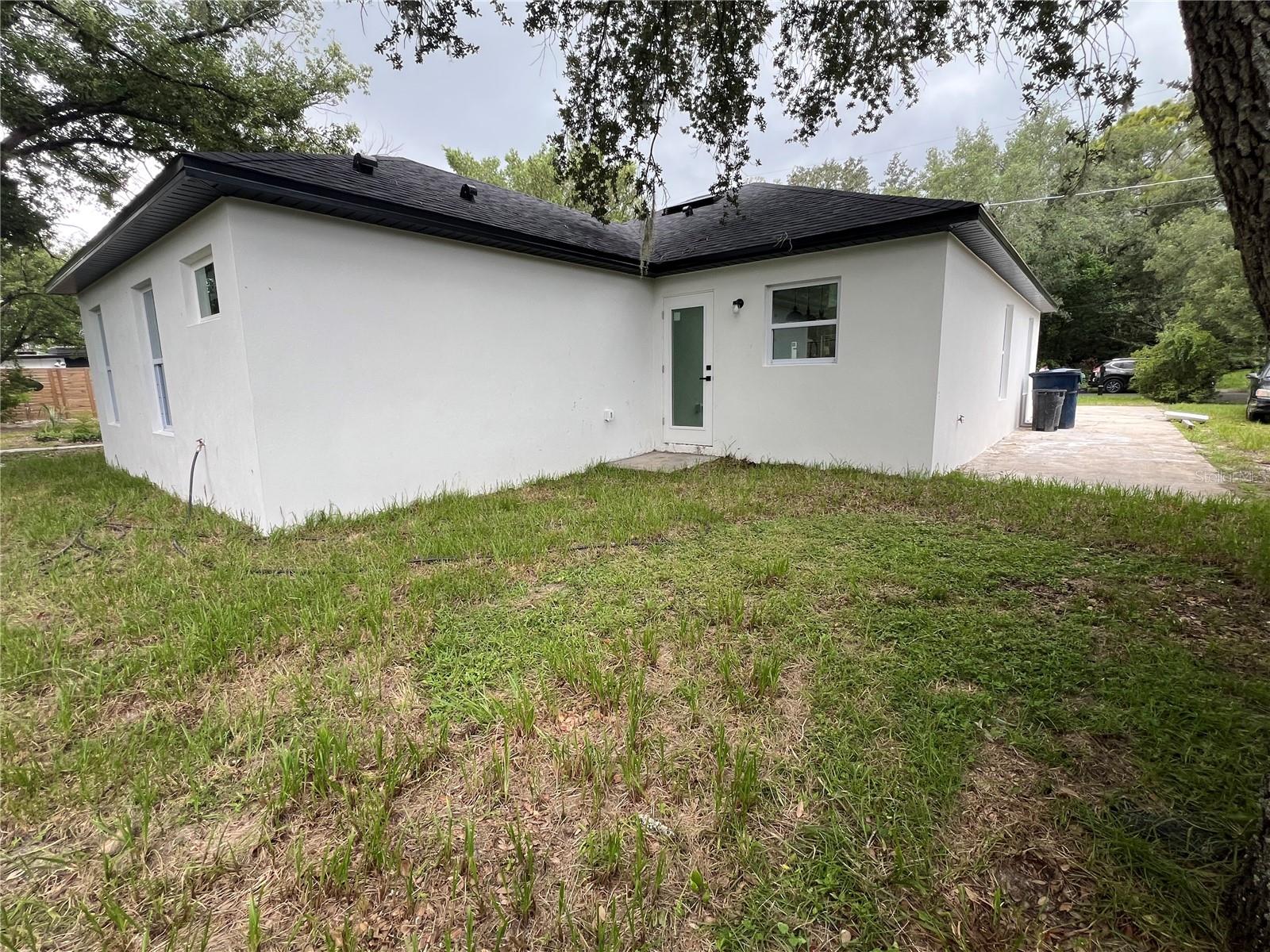 8915 N WILLOW AVE — photo 44