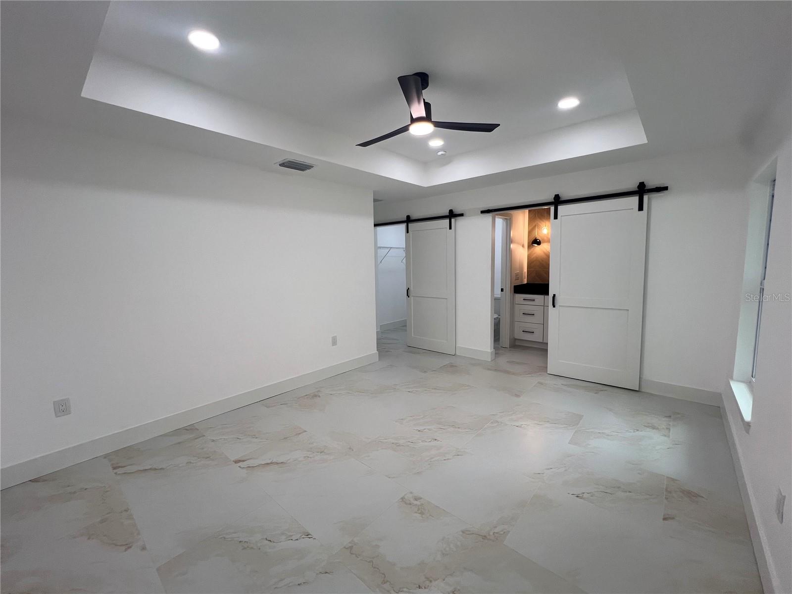 8915 N WILLOW AVE — photo 36