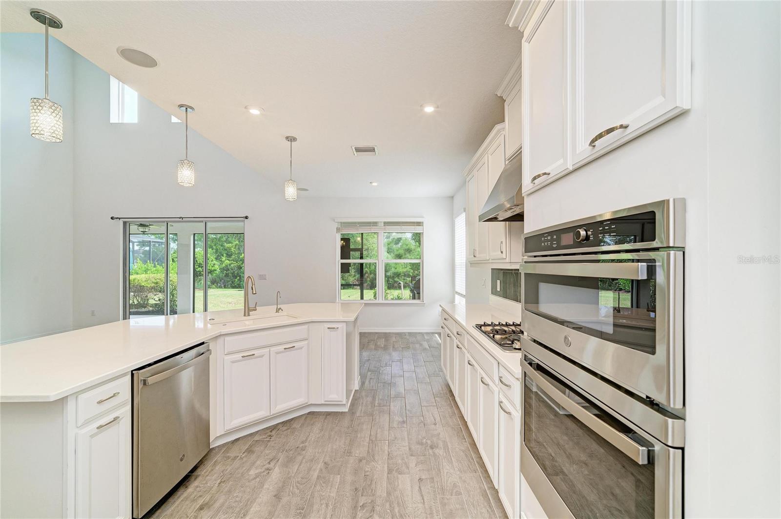 6332 LAURELCREST GLN — photo 22