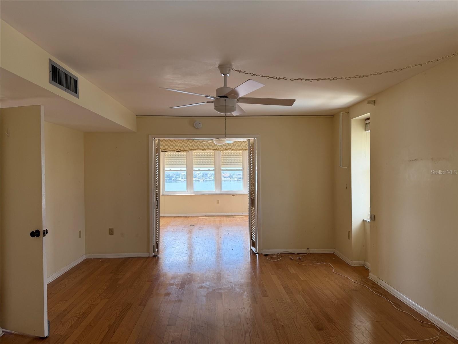 5200 BRITTANY DR S #609 — photo 8