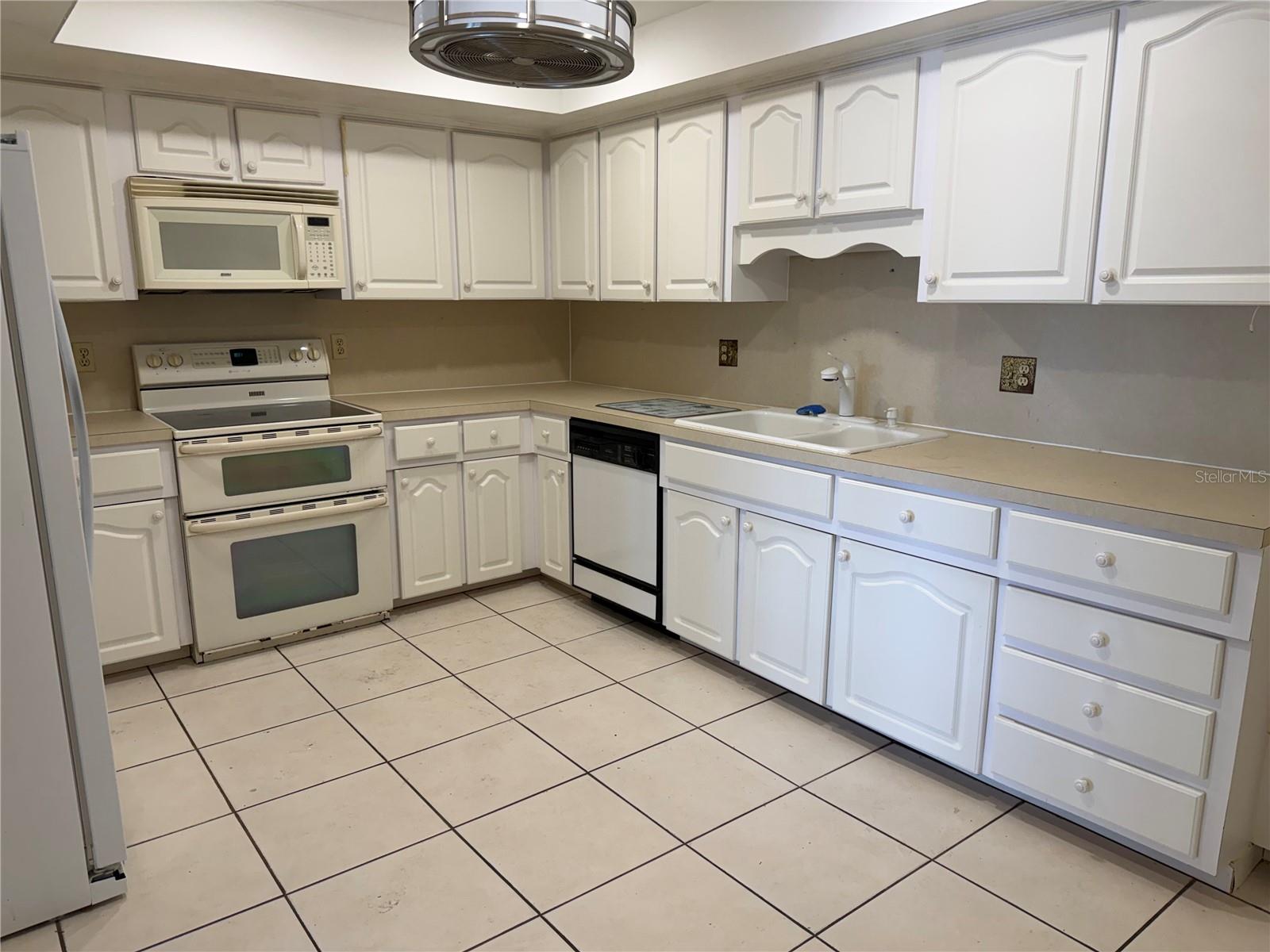 5200 BRITTANY DR S #609 — photo 10
