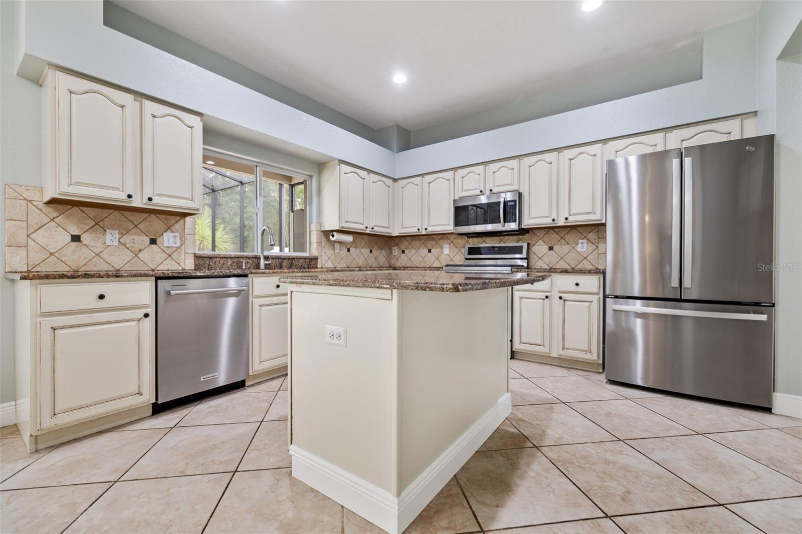 15713 MUIRFIELD DR — photo 14