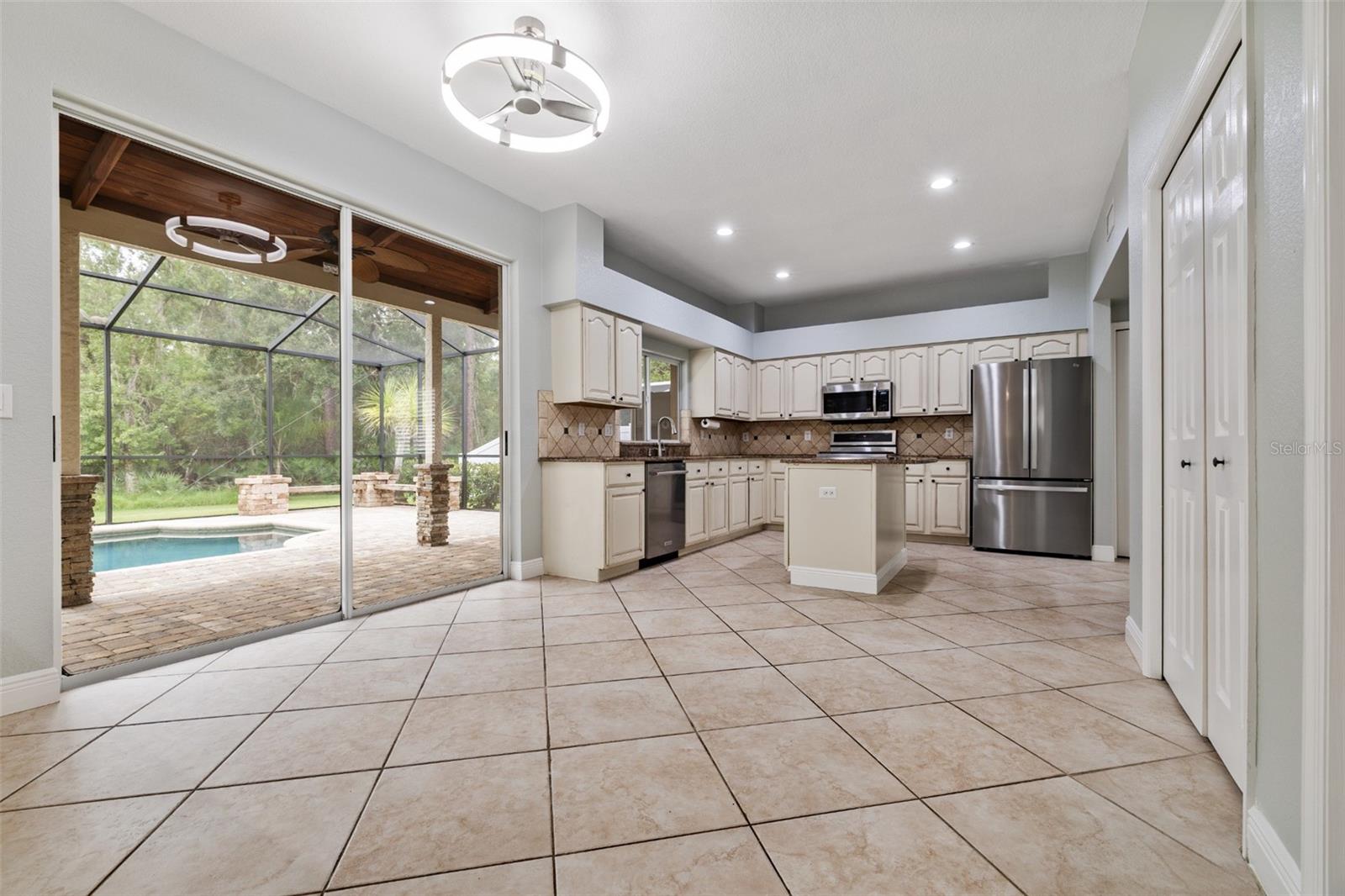 15713 MUIRFIELD DR — photo 15