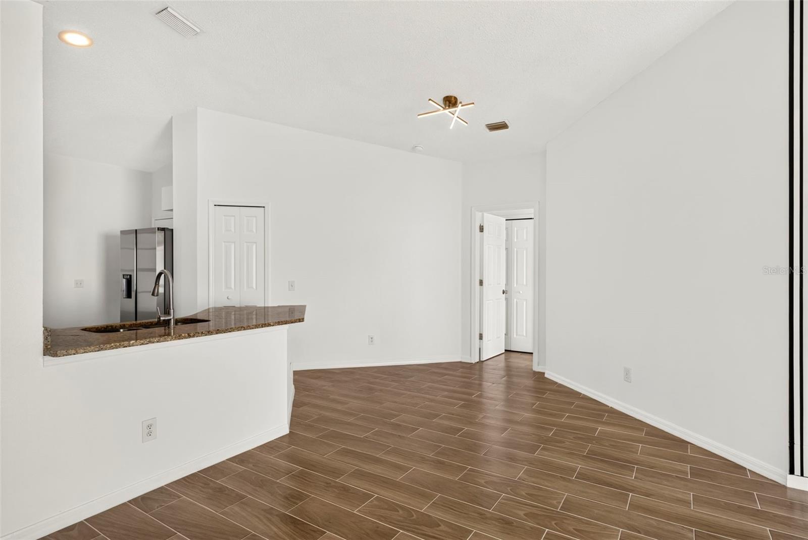 12826 LONGCREST DR — photo 12