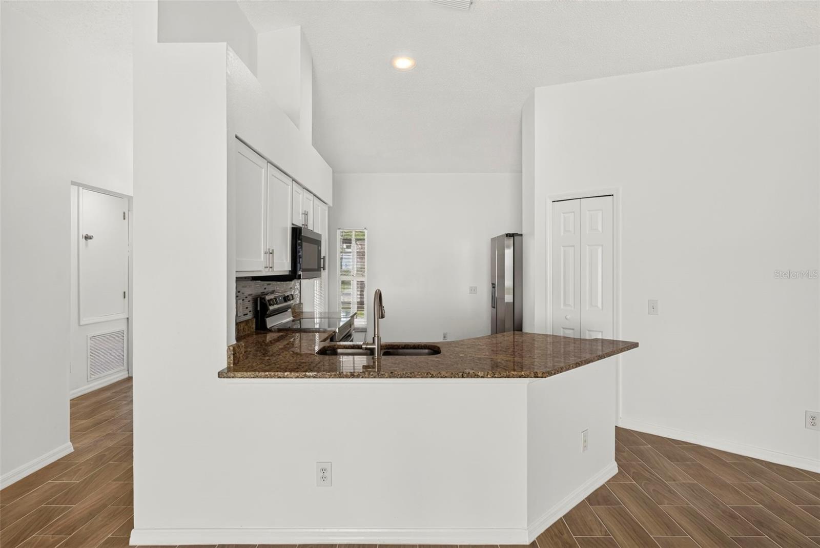 12826 LONGCREST DR — photo 17