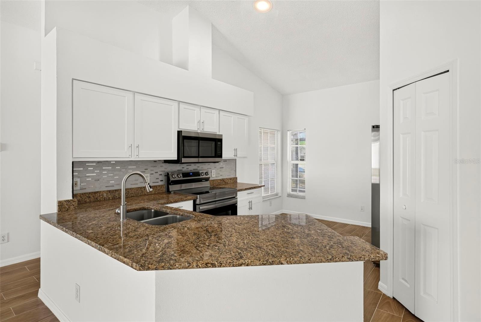 12826 LONGCREST DR — photo 16