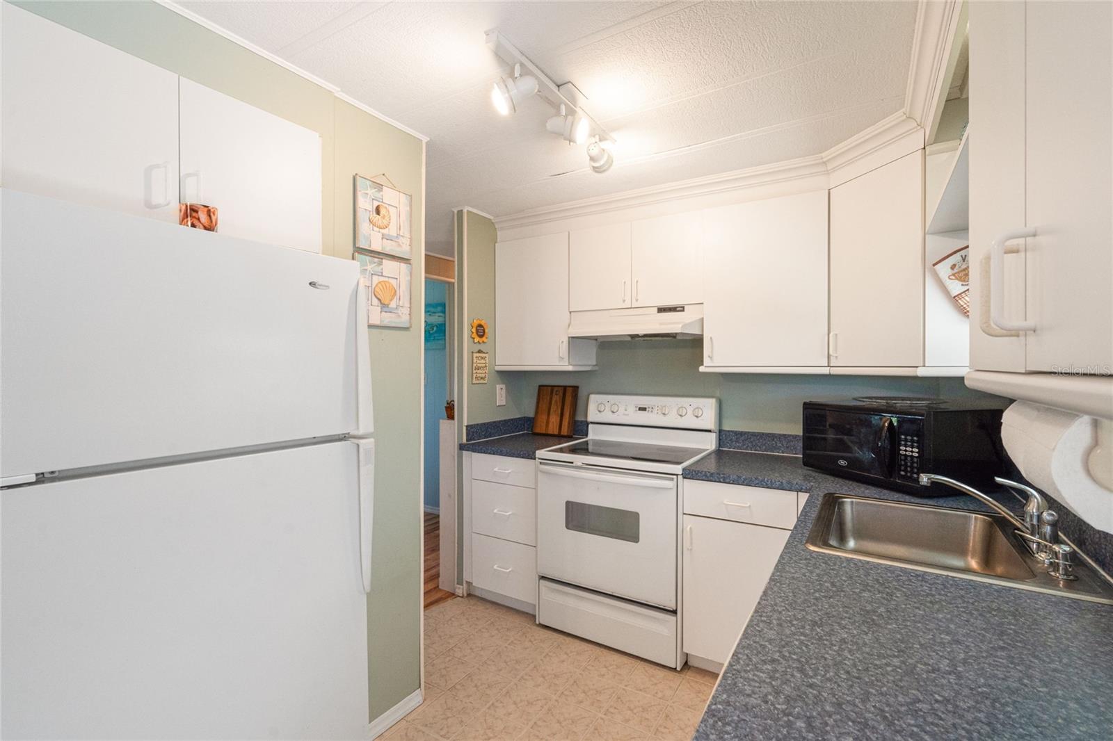 700 FAIRMOUNT DR — photo 15