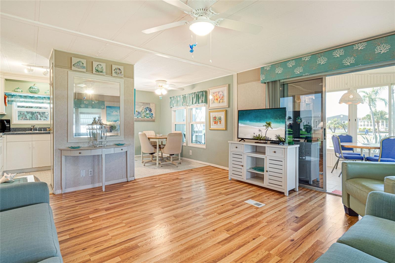 700 FAIRMOUNT DR — photo 4