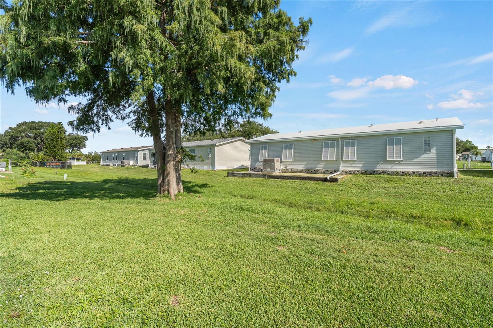 700 FAIRMOUNT DR — photo 34