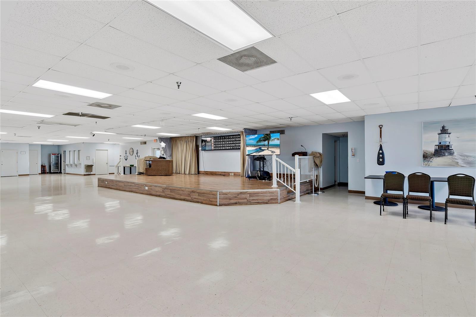 700 FAIRMOUNT DR — photo 43