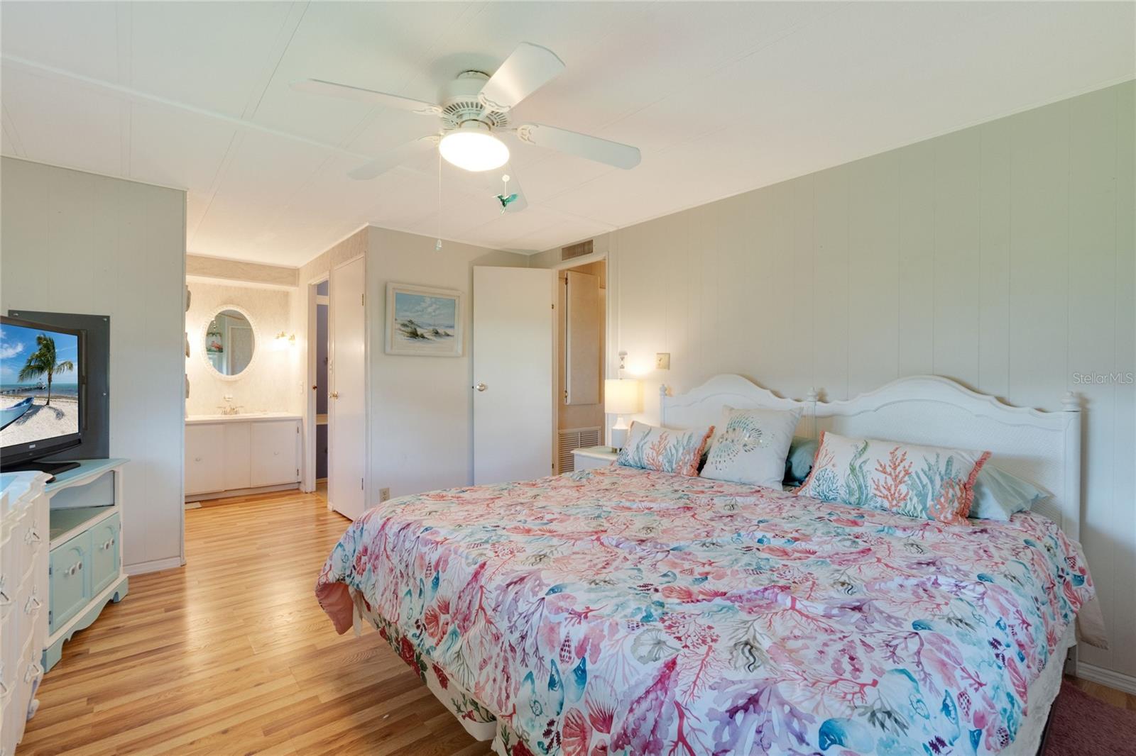 700 FAIRMOUNT DR — photo 20