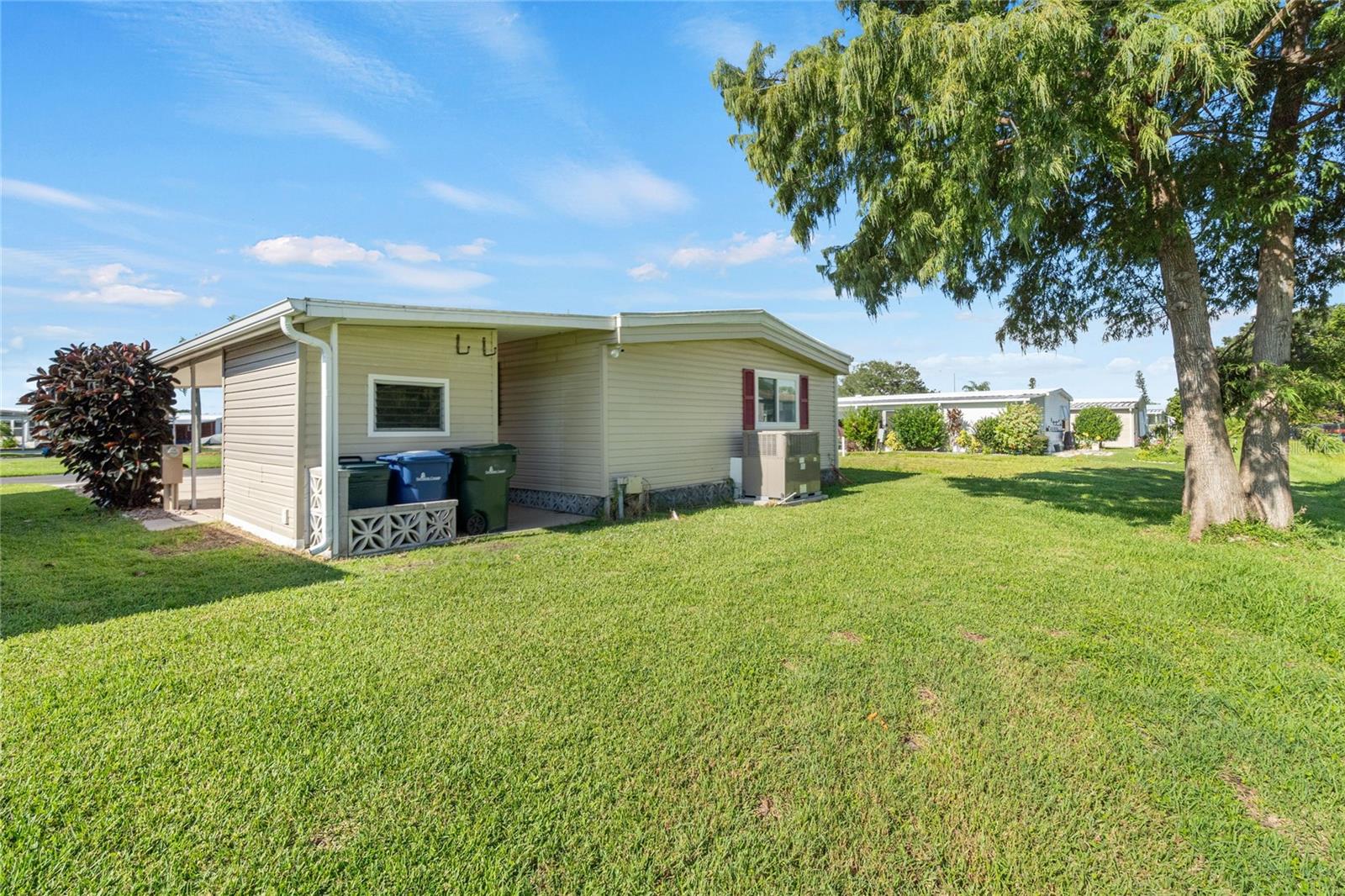 700 FAIRMOUNT DR — photo 33