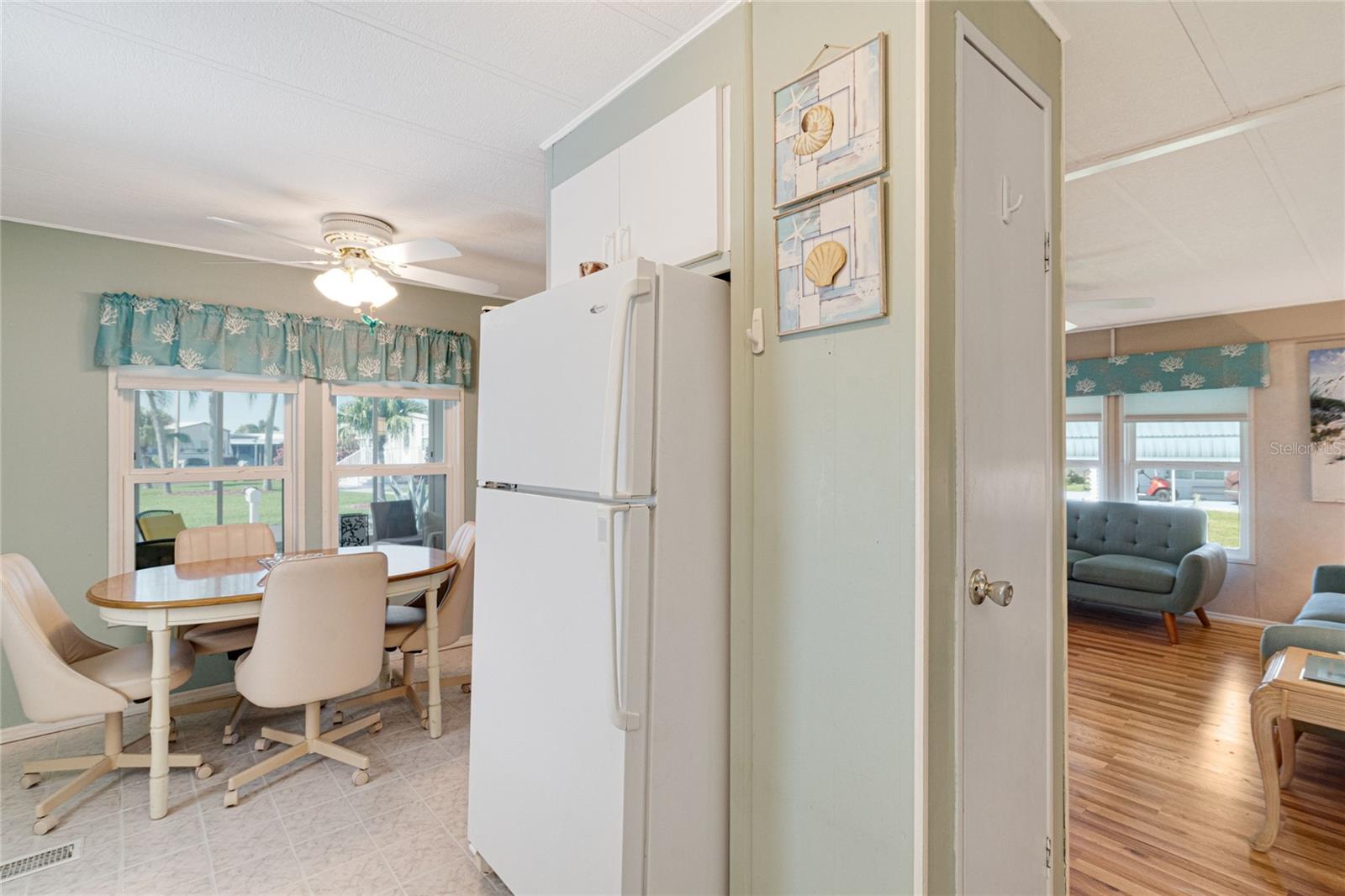 700 FAIRMOUNT DR — photo 17