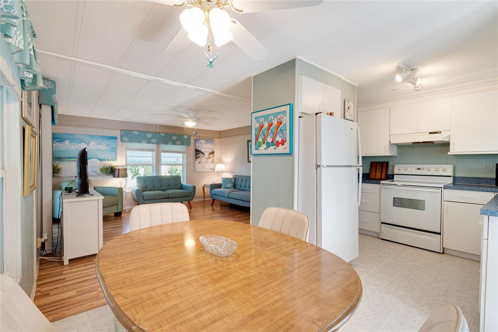700 FAIRMOUNT DR — photo 13