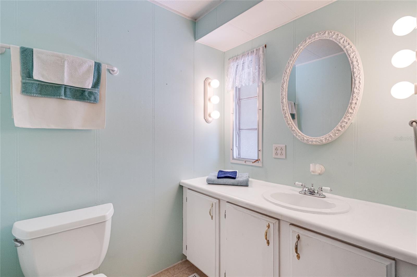 700 FAIRMOUNT DR — photo 28