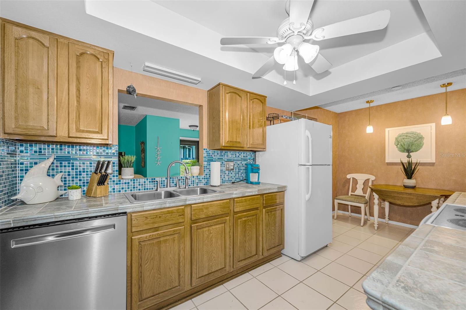 1251 SUTHERLAND CT — photo 17