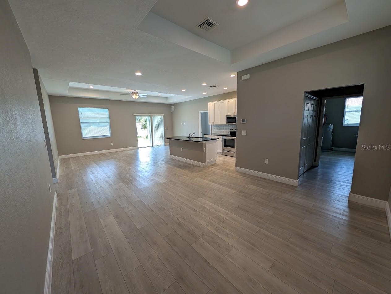 1643 JEANNIN DR — photo 9
