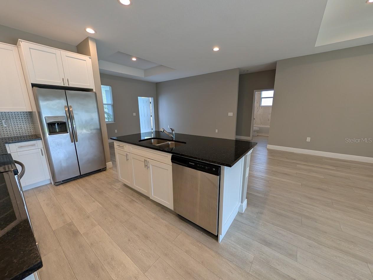 1643 JEANNIN DR — photo 6
