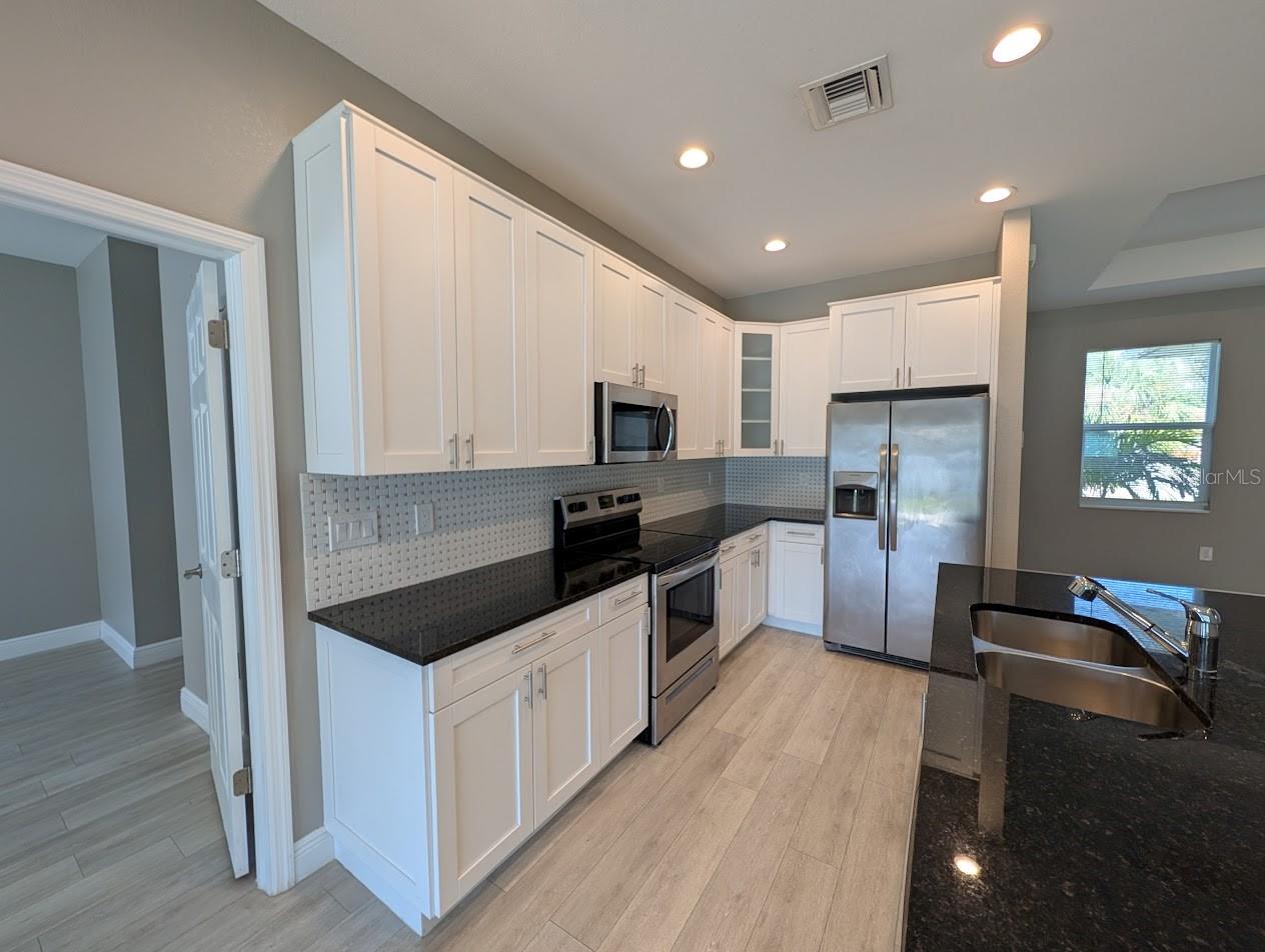 1643 JEANNIN DR — photo 7