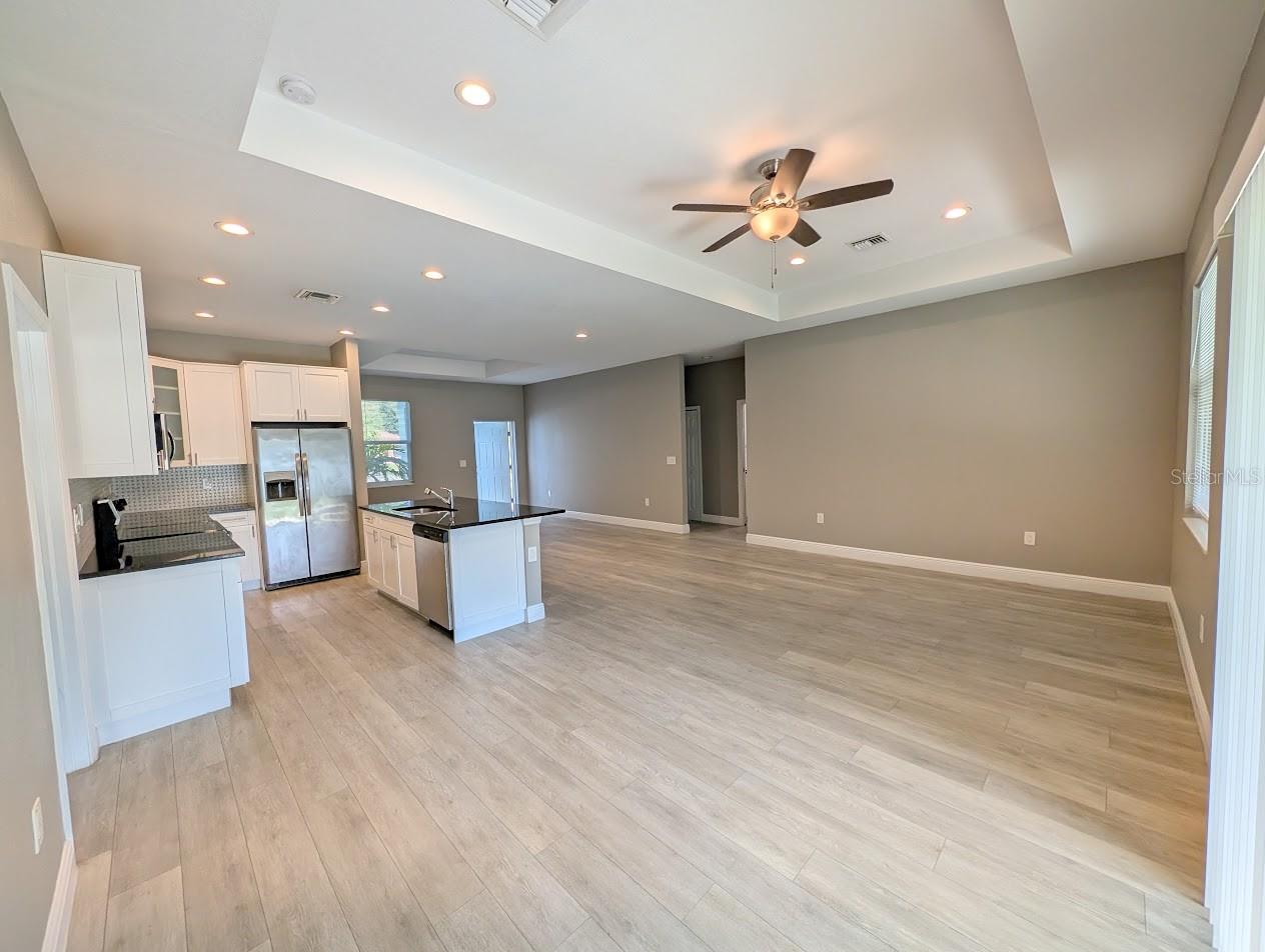 1643 JEANNIN DR — photo 4