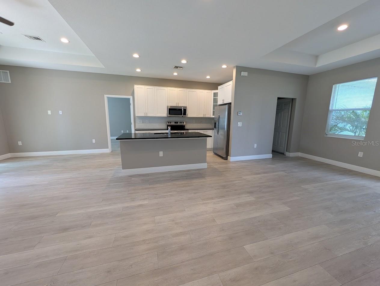 1643 JEANNIN DR — photo 11
