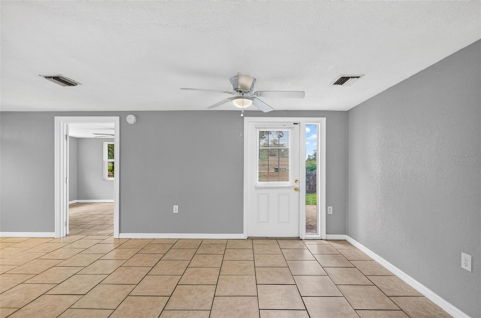 9831 RAINBOW LN — photo 4