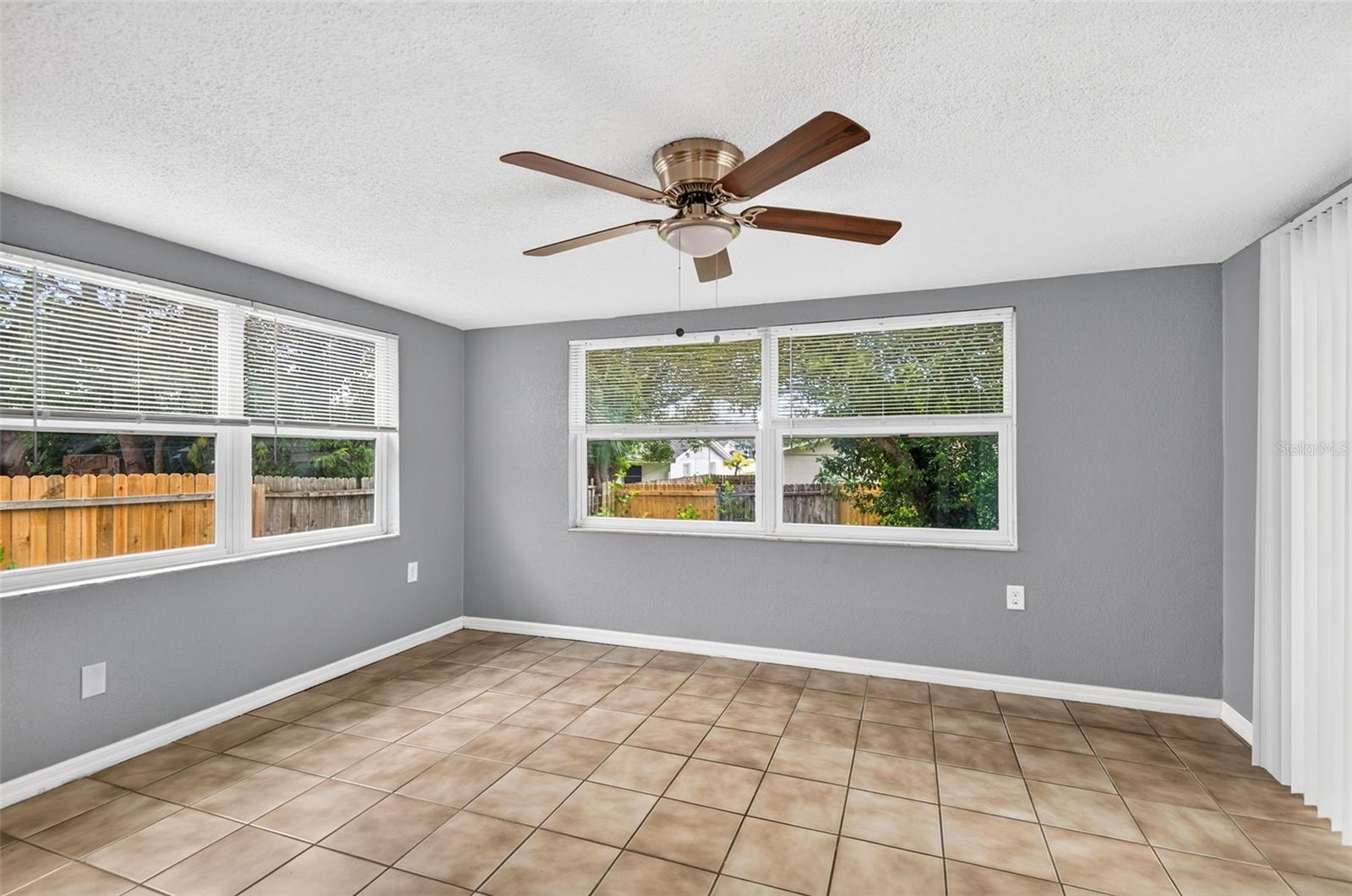 9831 RAINBOW LN — photo 17