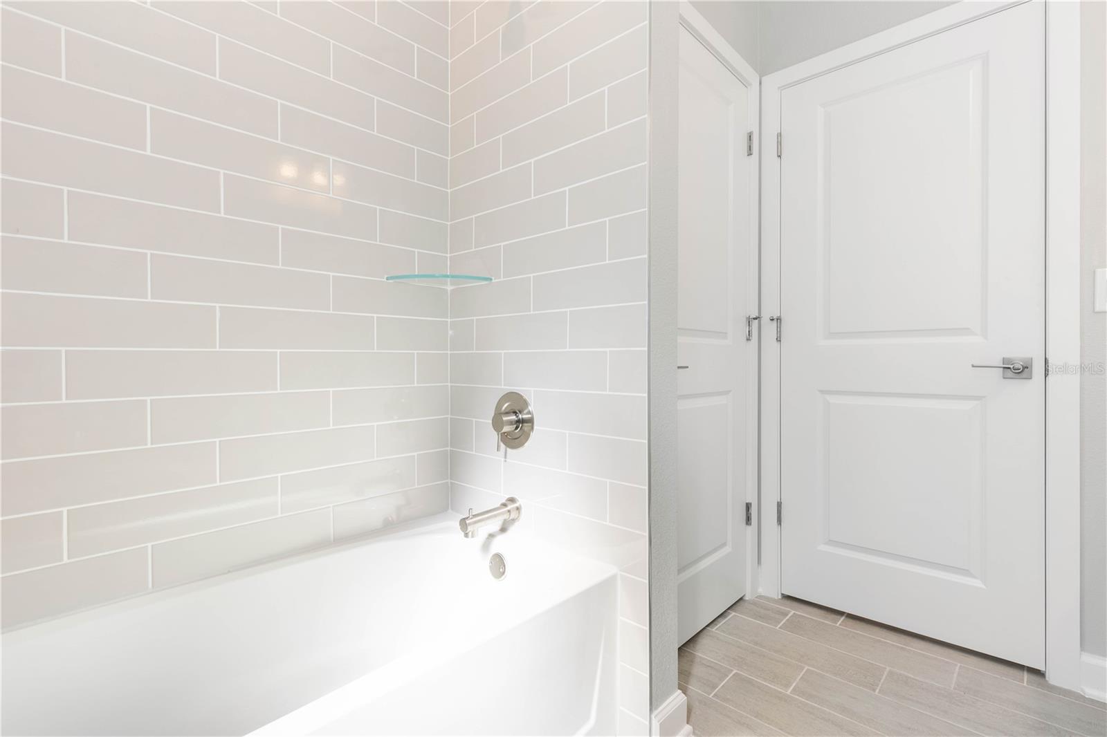3162 FERGUS ST — photo 23