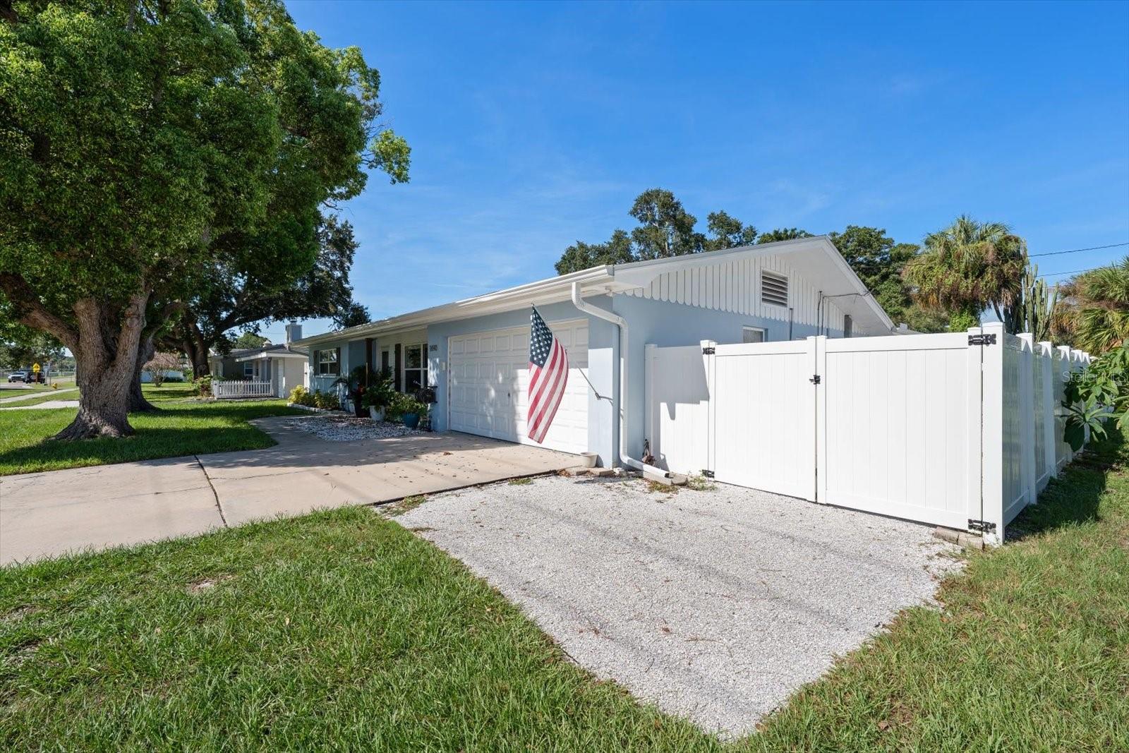 1690 PINEHURST RD — photo 2