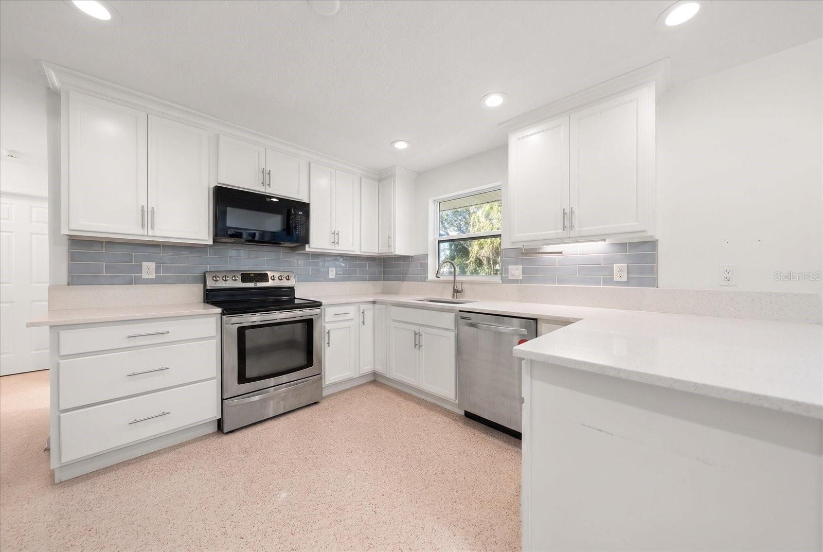 1690 PINEHURST RD — photo 4