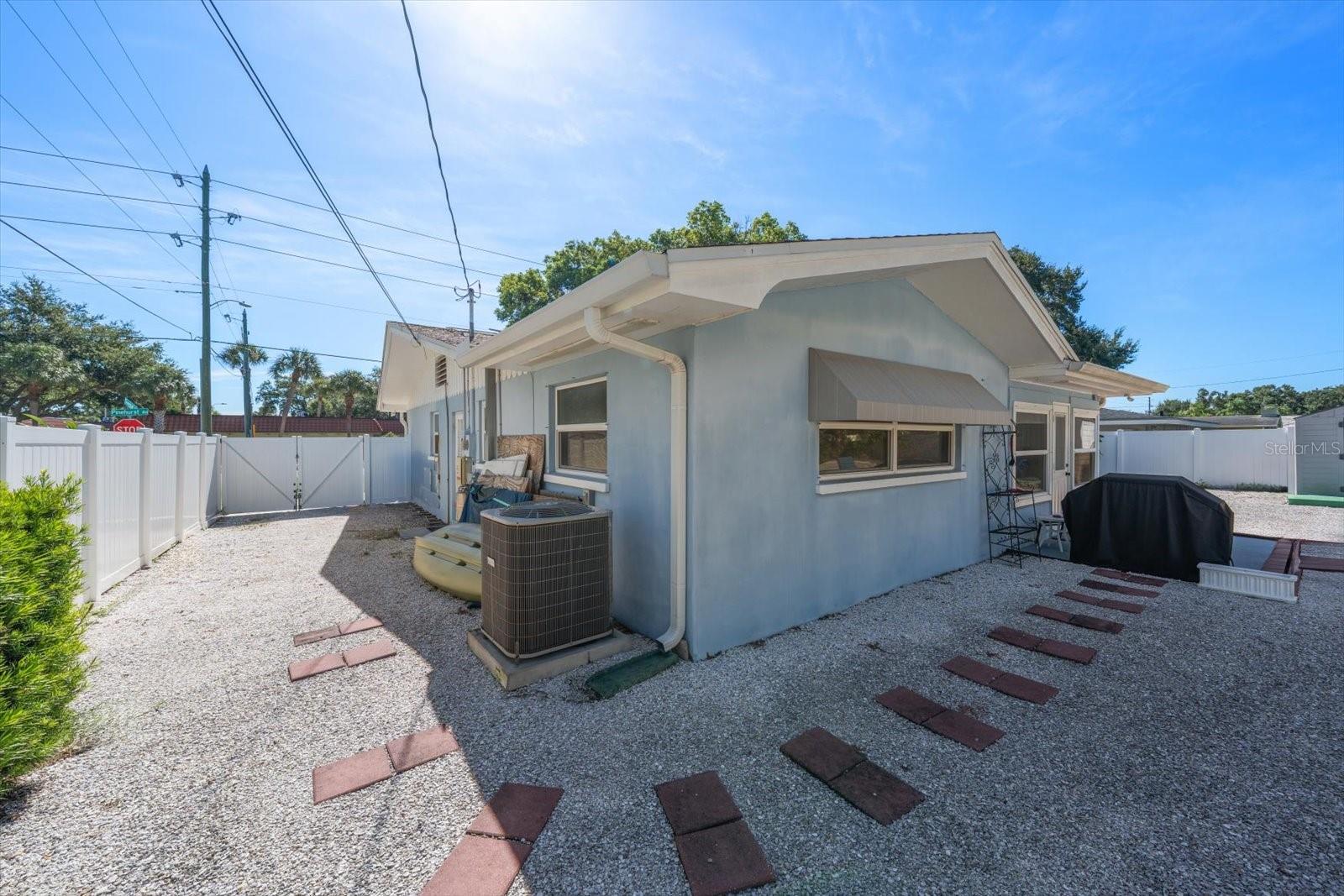 1690 PINEHURST RD — photo 29