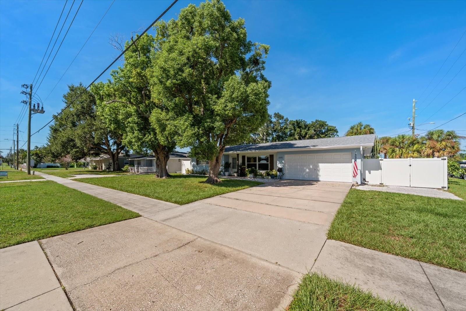 1690 PINEHURST RD — photo 31