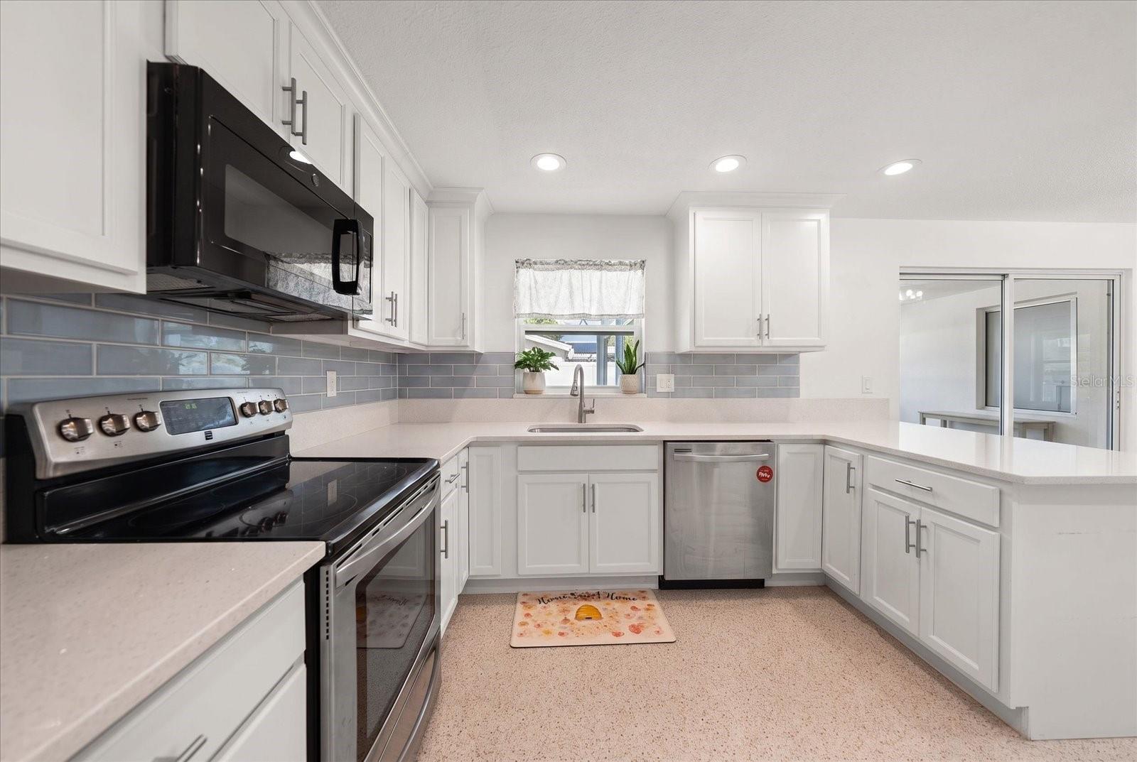 1690 PINEHURST RD — photo 3
