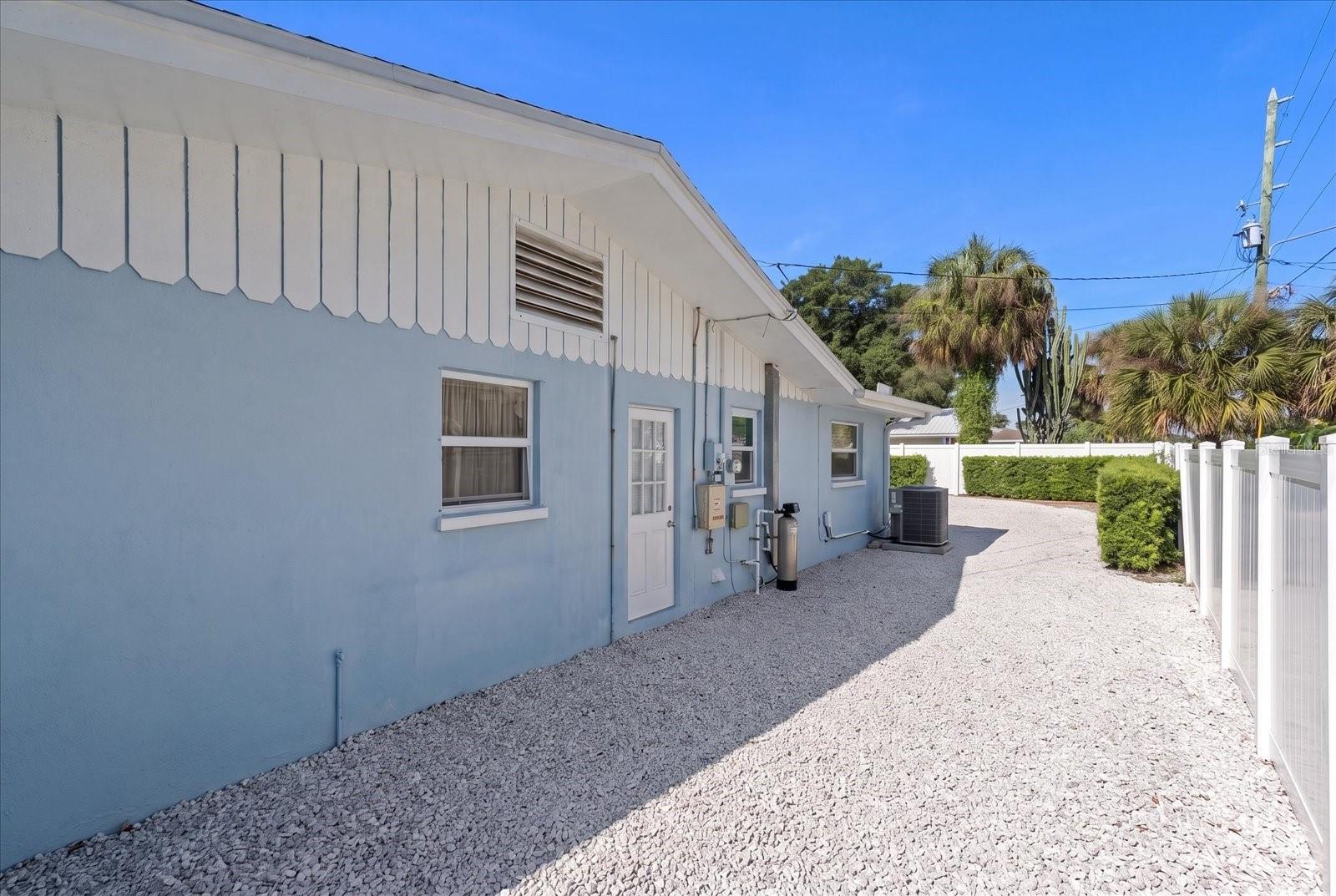 1690 PINEHURST RD — photo 30