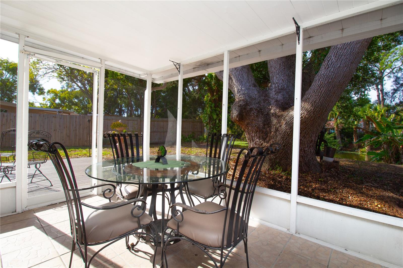 4333 NEWBURY DR — photo 18