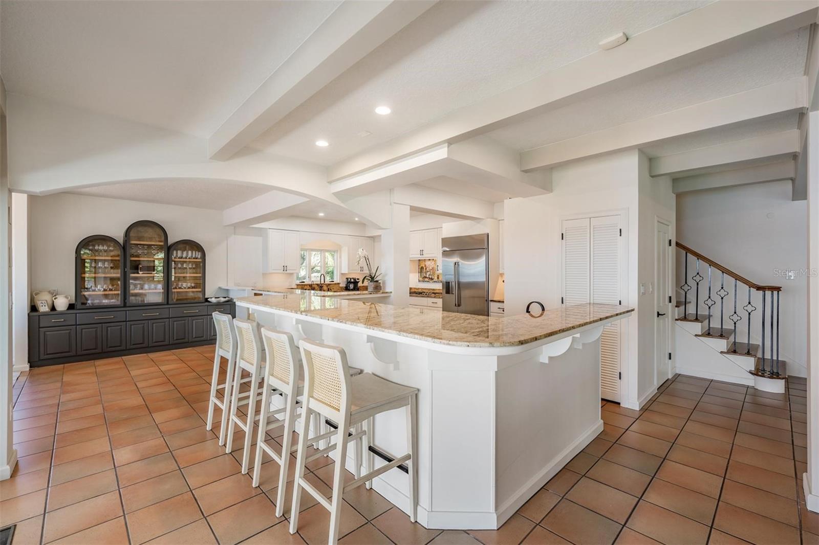 128 CARLYLE DR — photo 29