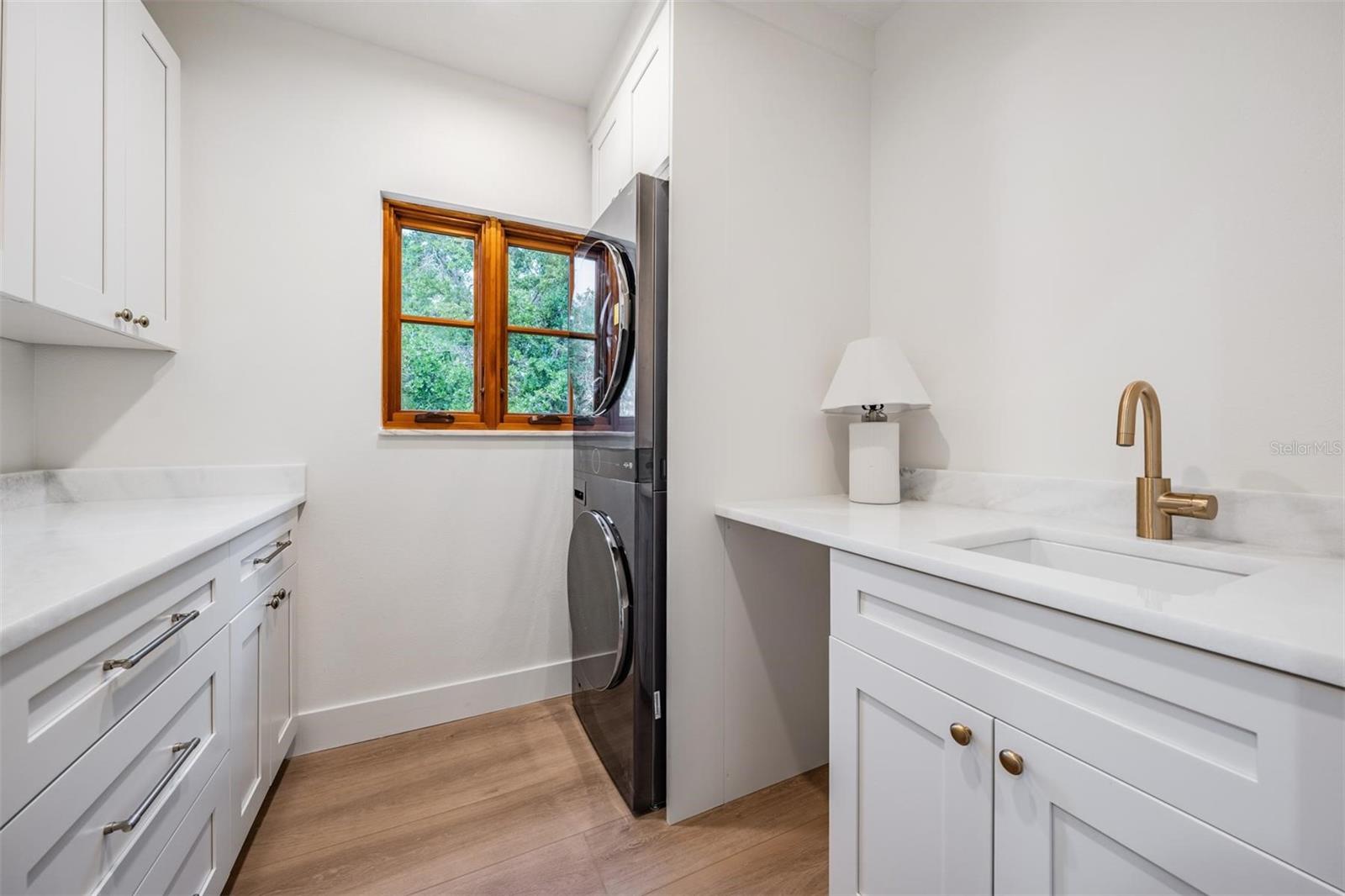 128 CARLYLE DR — photo 25