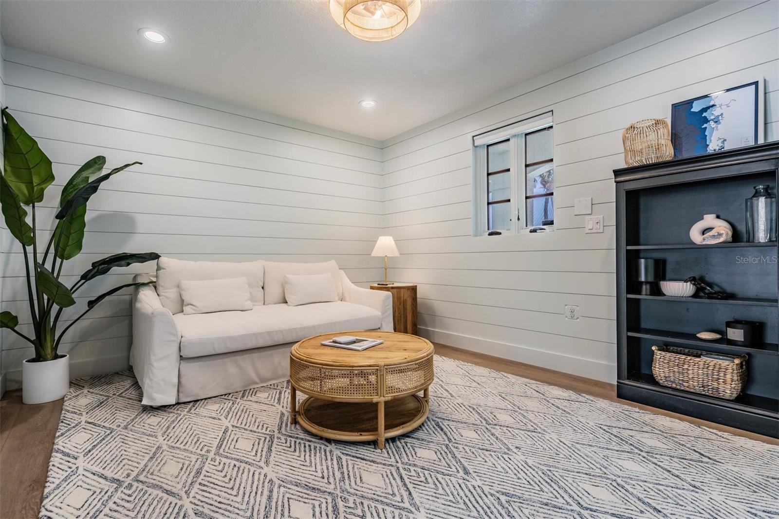 128 CARLYLE DR — photo 52