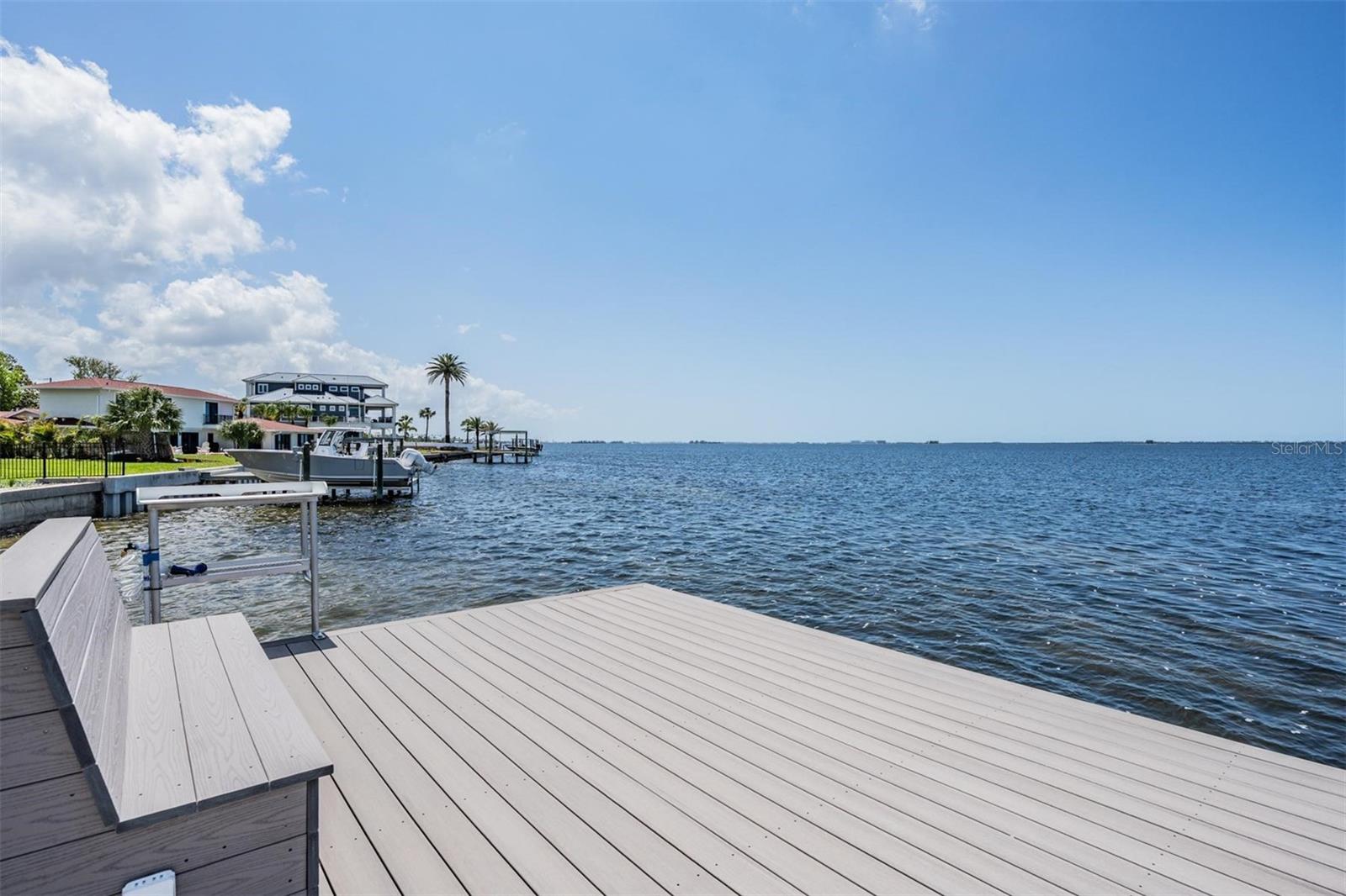 128 CARLYLE DR — photo 64