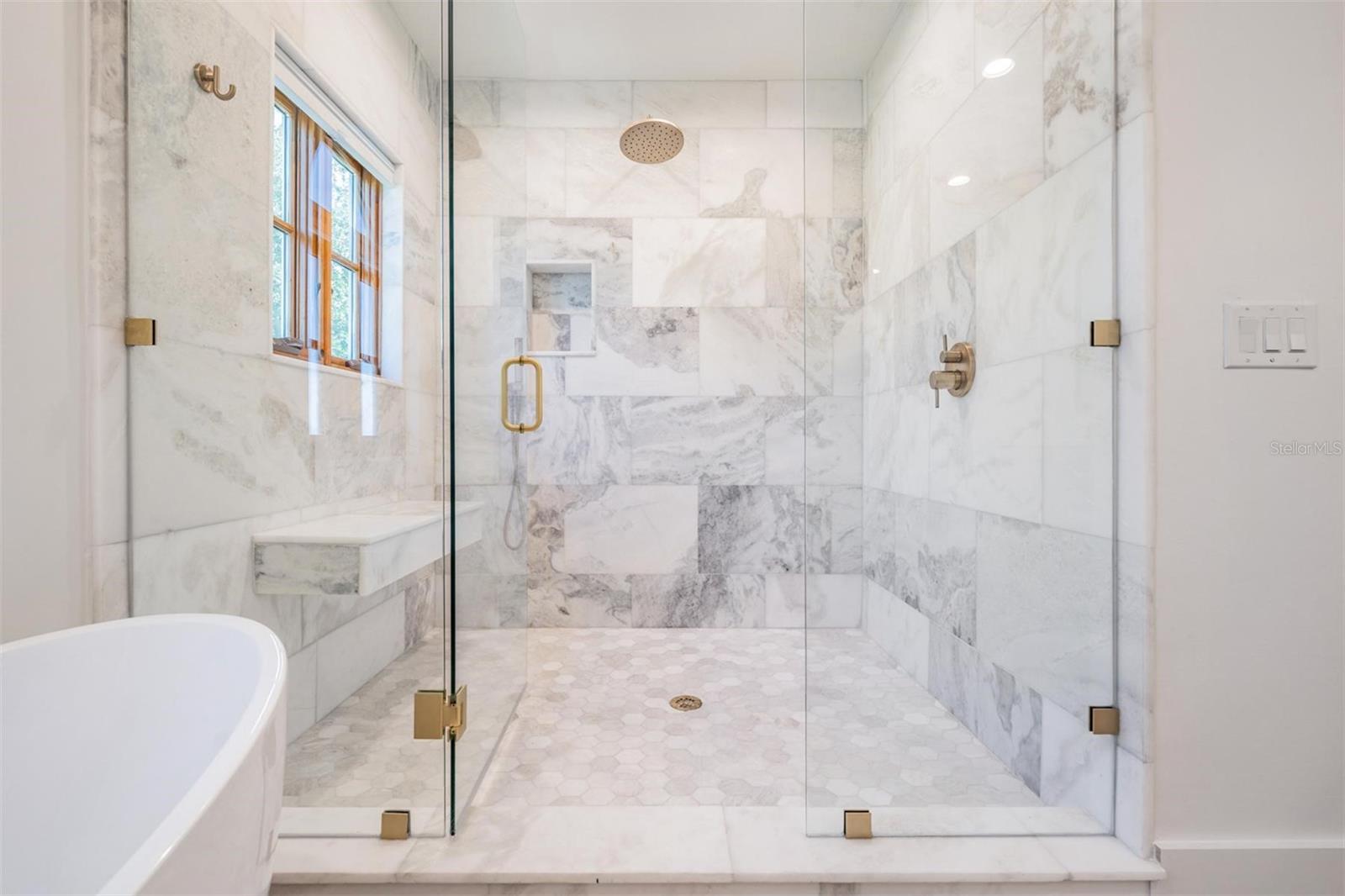 128 CARLYLE DR — photo 15
