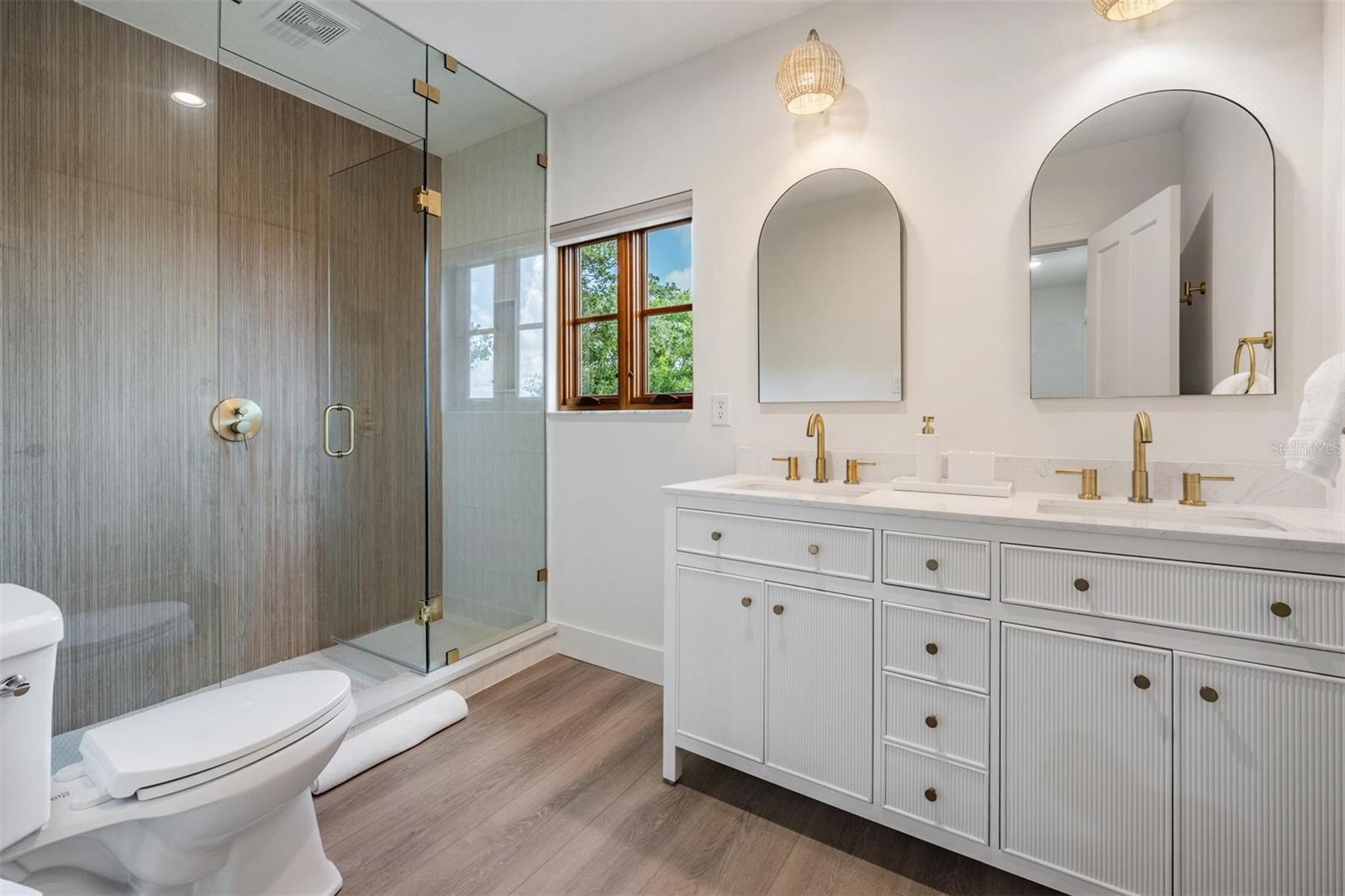128 CARLYLE DR — photo 19