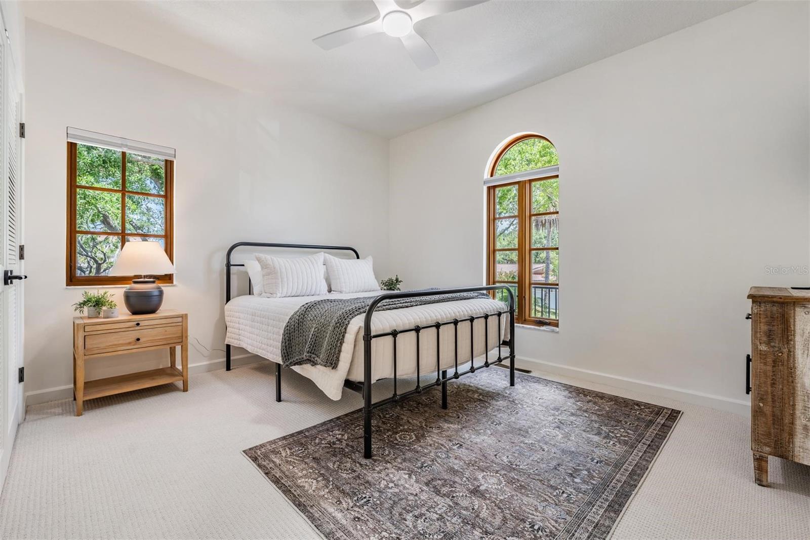 128 CARLYLE DR — photo 46