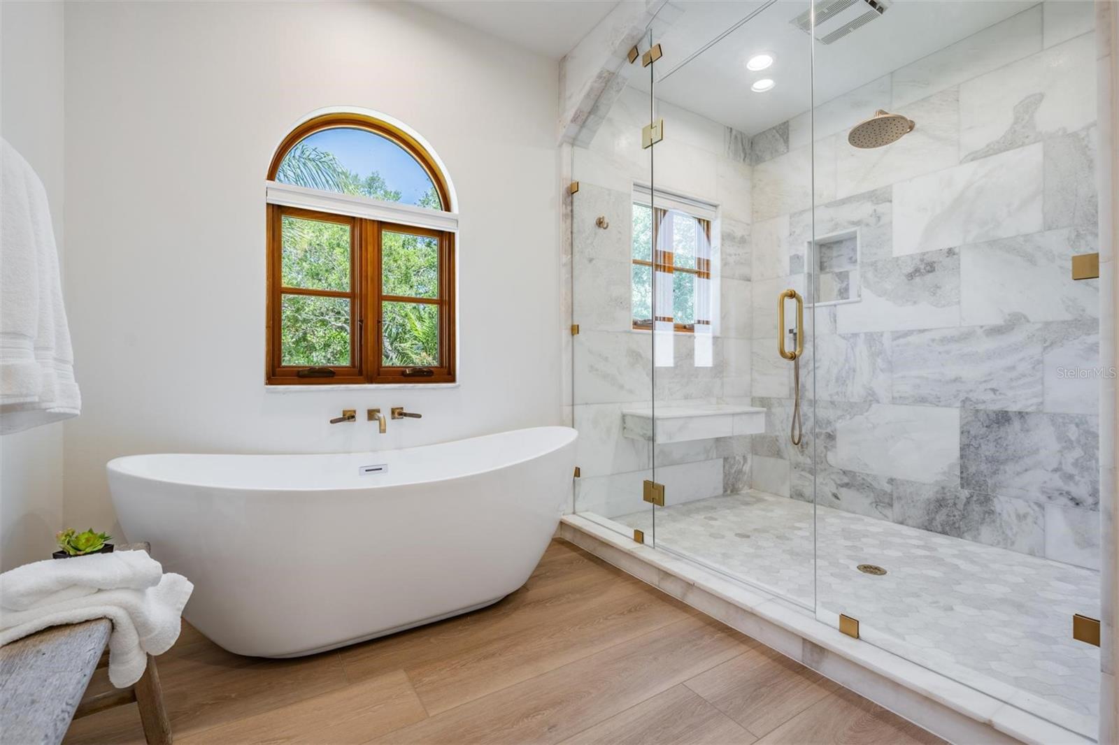 128 CARLYLE DR — photo 14