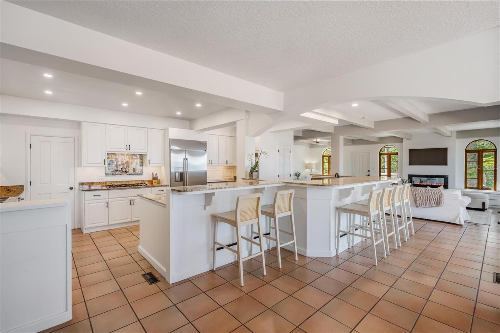 128 CARLYLE DR — photo 30