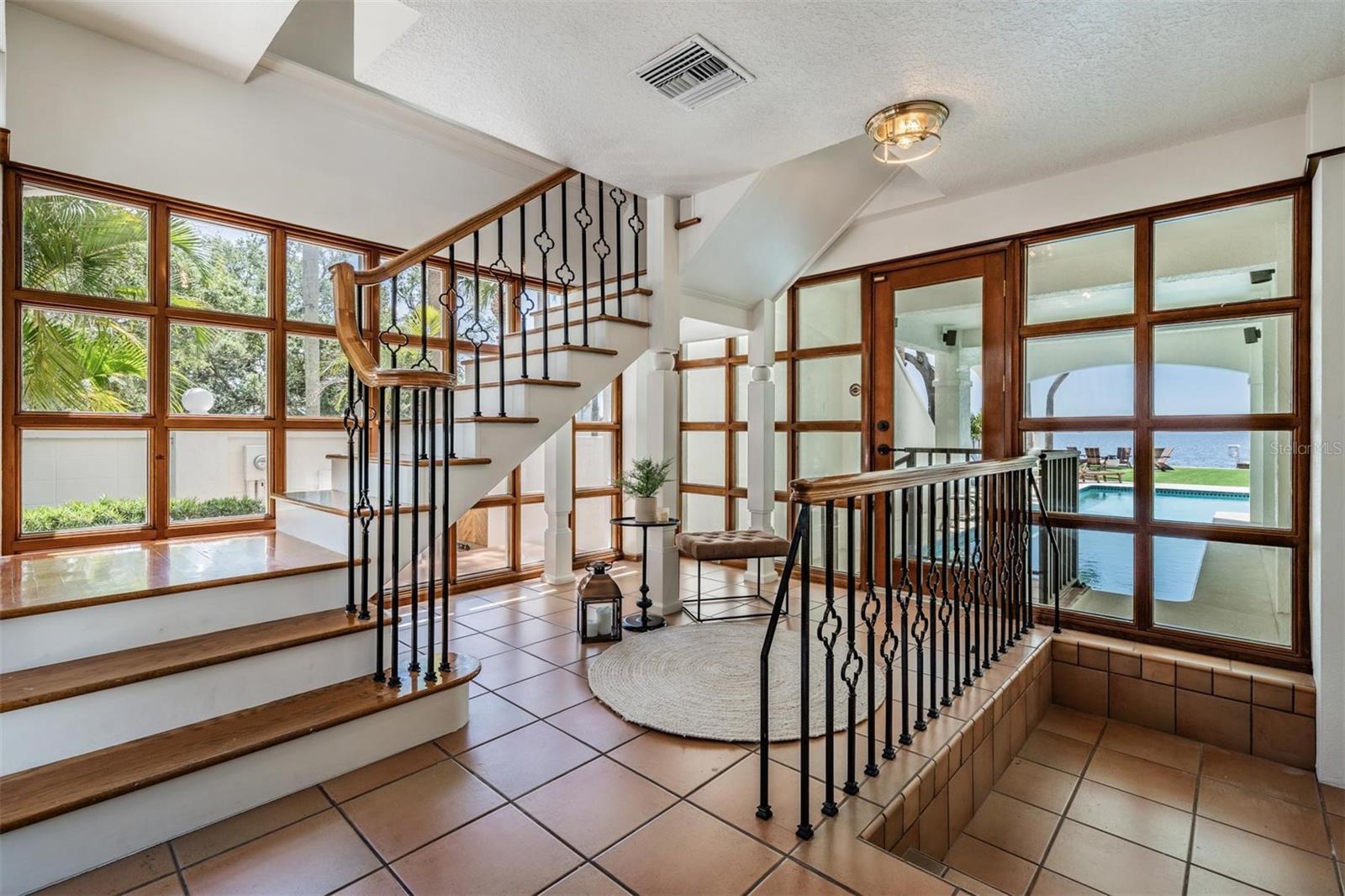 128 CARLYLE DR — photo 42