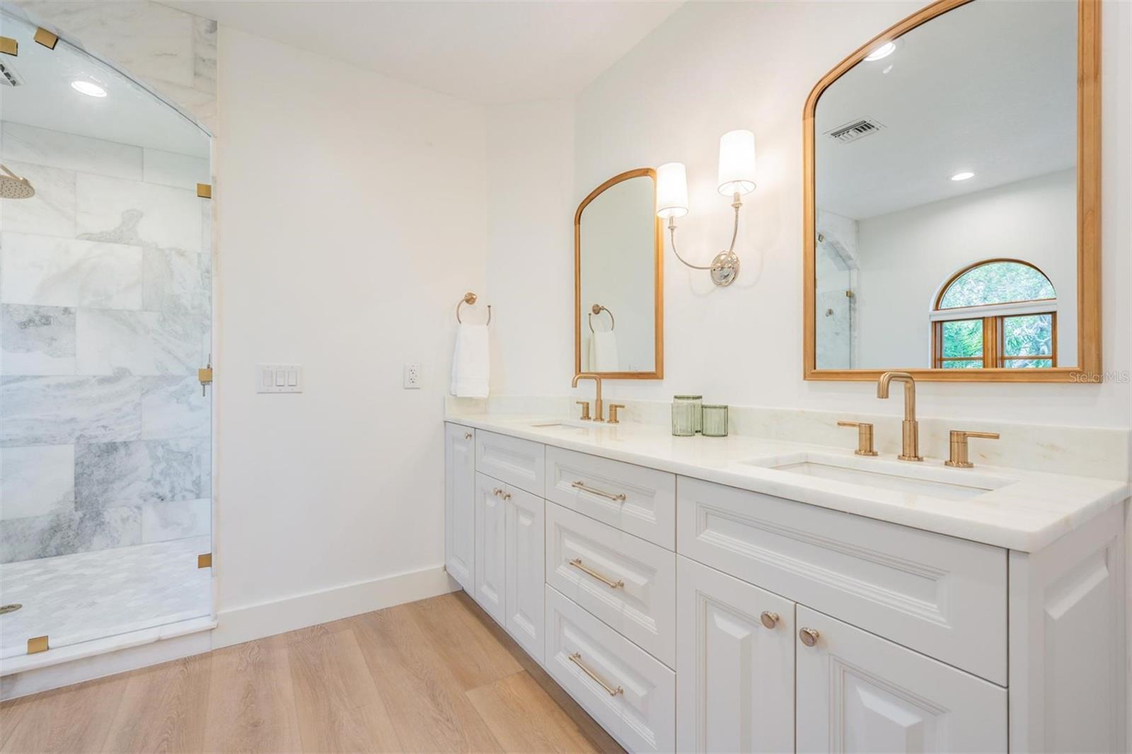 128 CARLYLE DR — photo 13