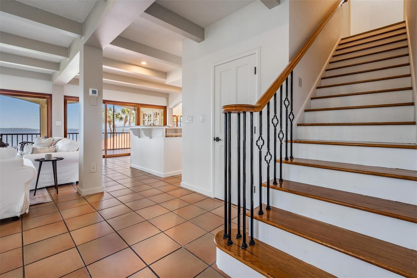 128 CARLYLE DR — photo 26