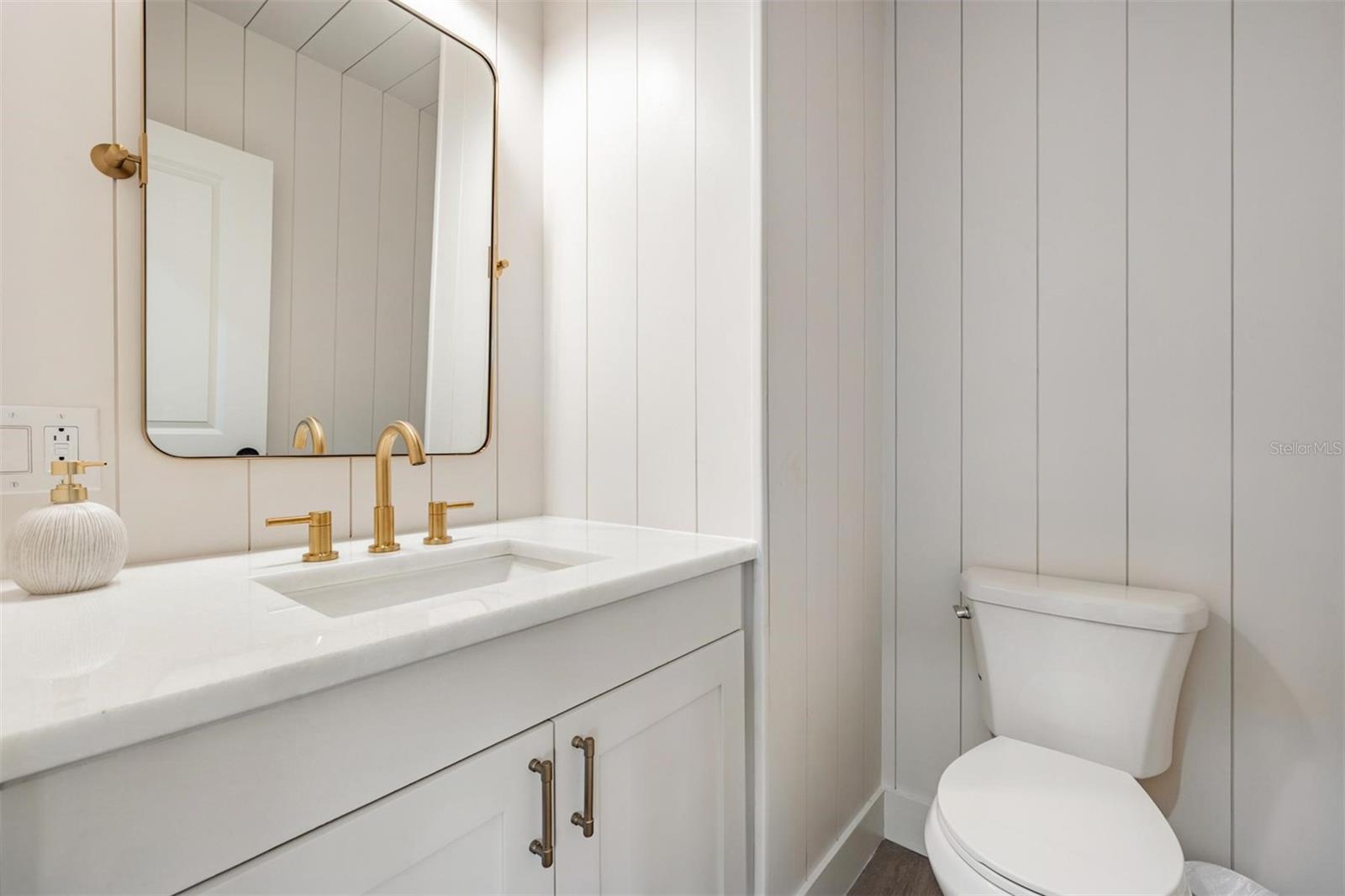 128 CARLYLE DR — photo 21