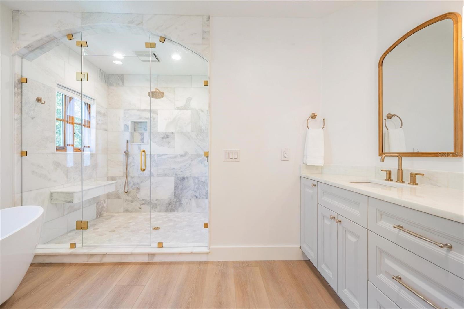 128 CARLYLE DR — photo 12